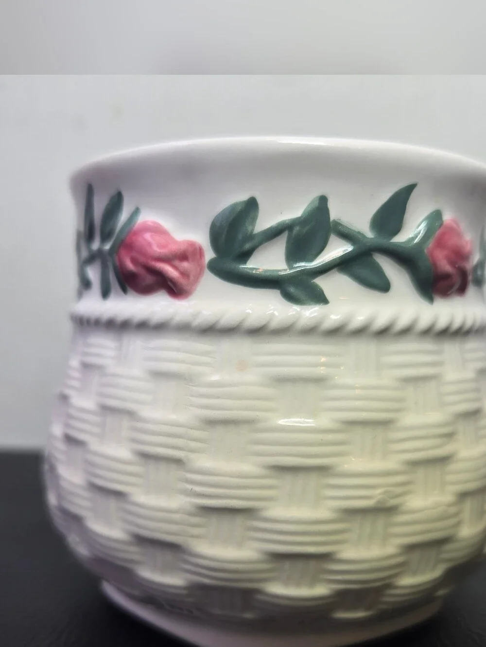 Toothbrush Make Up Brush Holder Vintage Ceramic Flower Weave Basket Granny Core